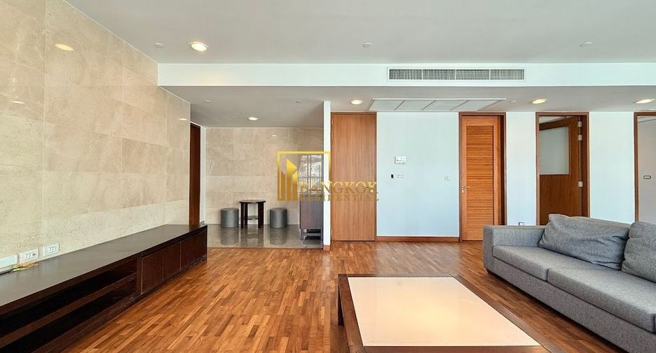 For rent 4 bedrooms apartment in Watthana, Bangkok