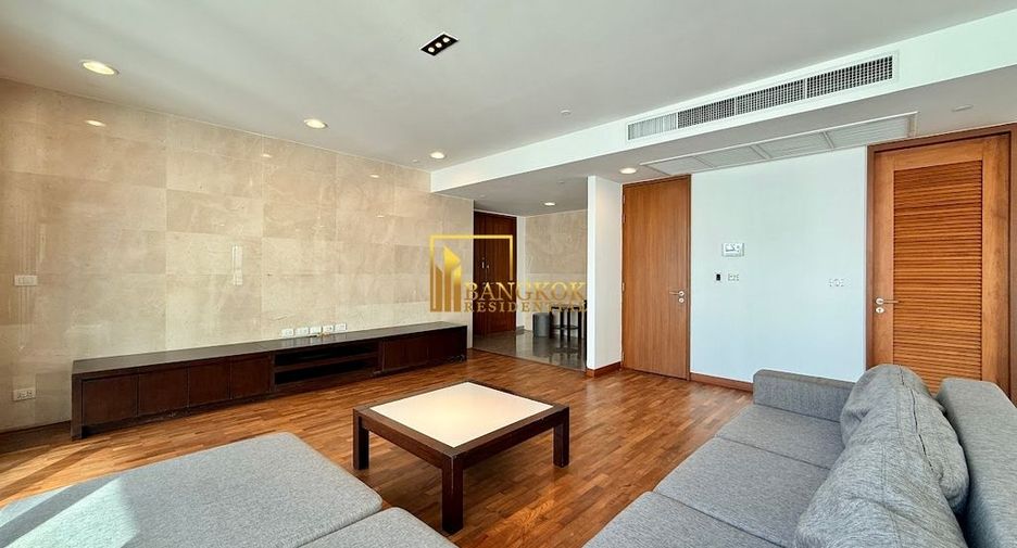 For rent 4 bedrooms apartment in Watthana, Bangkok