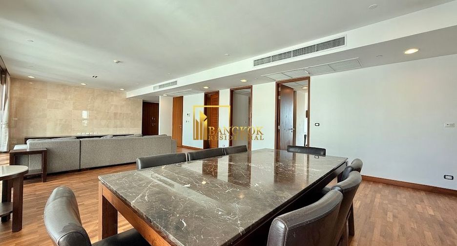 For rent 4 bedrooms apartment in Watthana, Bangkok
