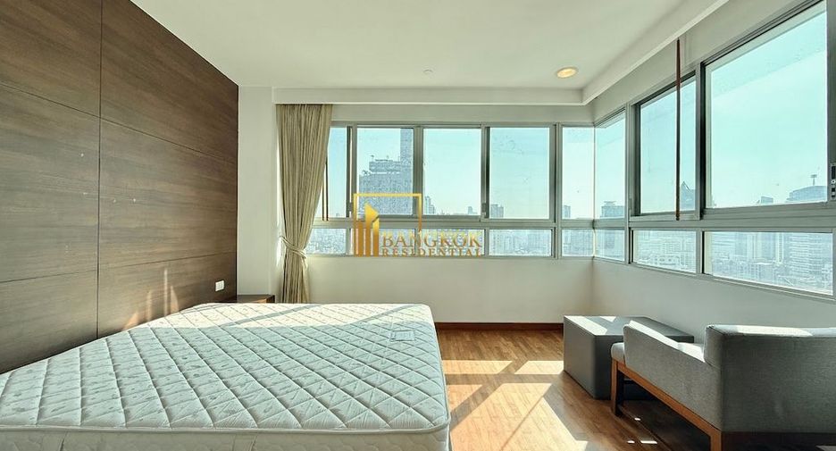 For rent 4 bedrooms apartment in Watthana, Bangkok