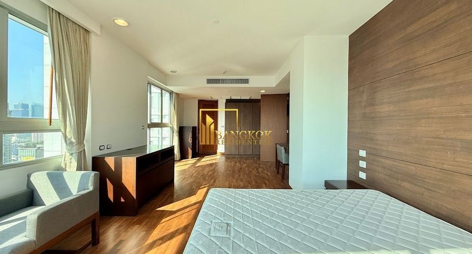For rent 4 bedrooms apartment in Watthana, Bangkok