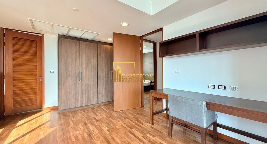 For rent 4 bedrooms apartment in Watthana, Bangkok