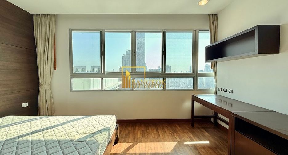 For rent 4 bedrooms apartment in Watthana, Bangkok