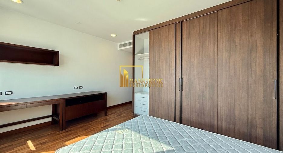 For rent 4 bedrooms apartment in Watthana, Bangkok