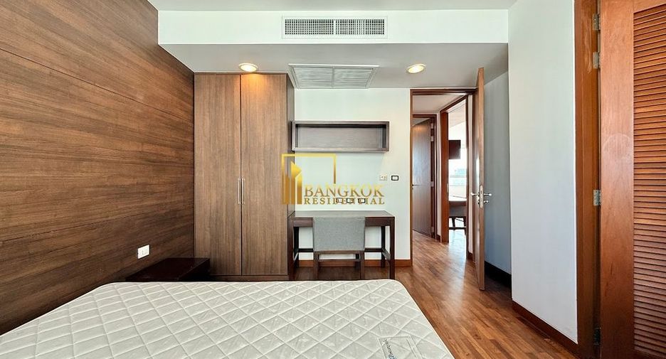 For rent 4 bedrooms apartment in Watthana, Bangkok