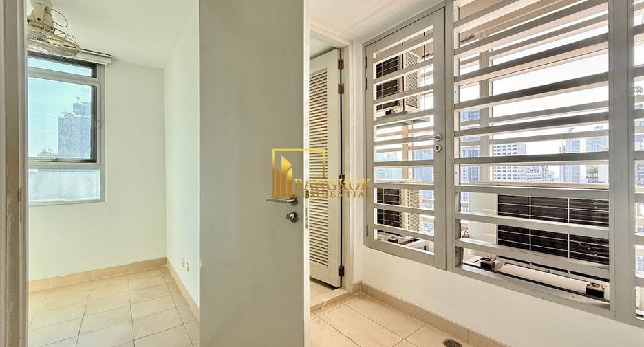 For rent 4 bedrooms apartment in Watthana, Bangkok