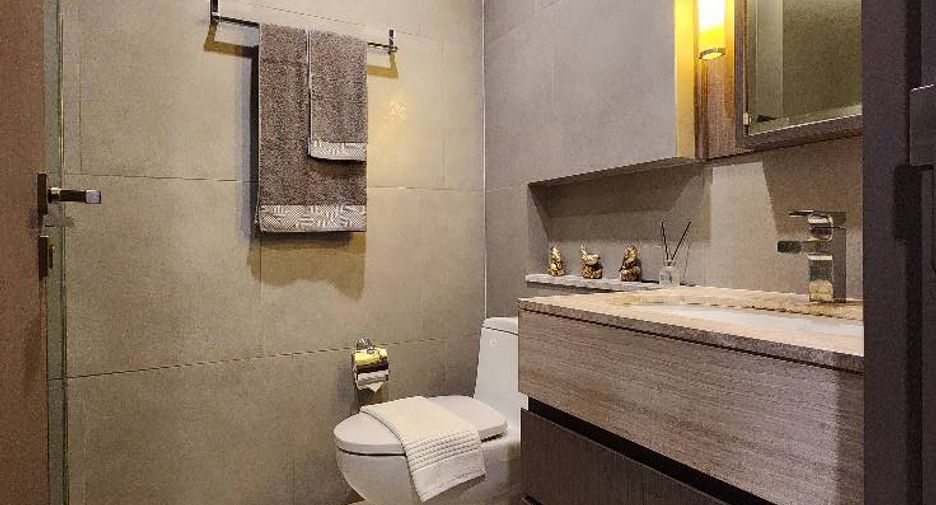 For rent 2 bedrooms condo in Sathon, Bangkok
