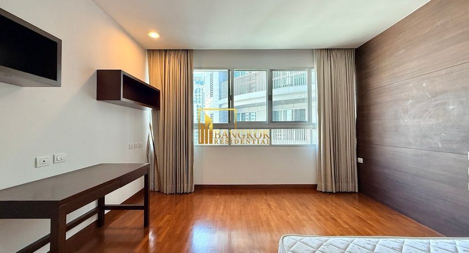 For rent 3 bedrooms apartment in Watthana, Bangkok