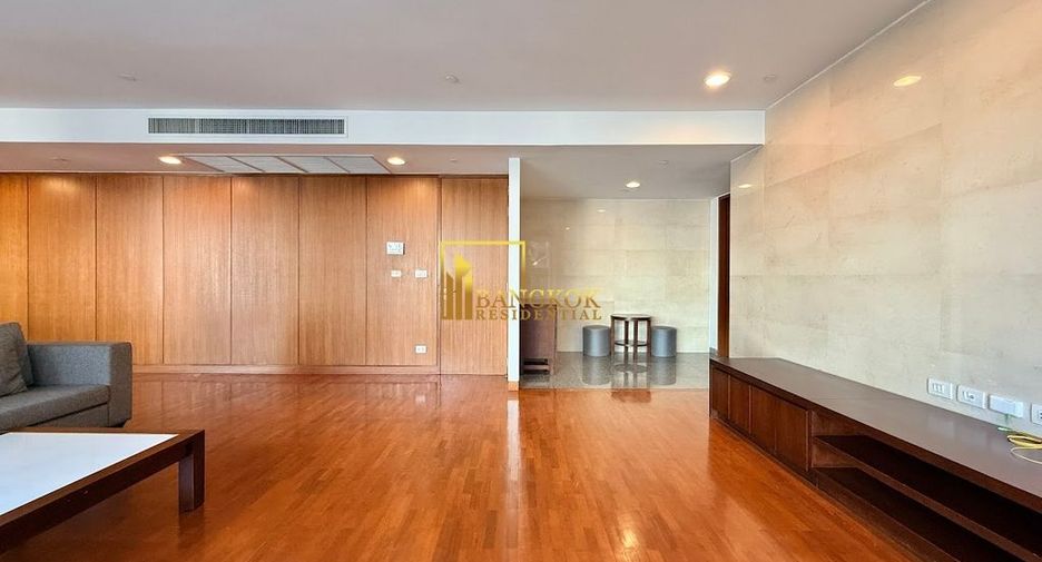 For rent 3 bedrooms apartment in Watthana, Bangkok