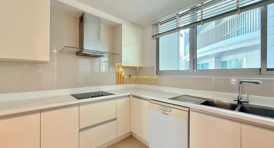 For rent 3 bedrooms apartment in Watthana, Bangkok