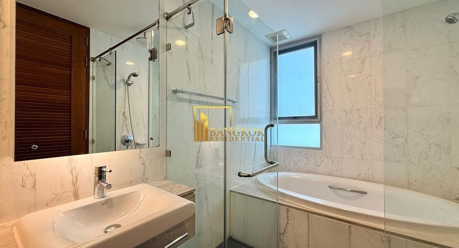 For rent 3 bedrooms apartment in Watthana, Bangkok