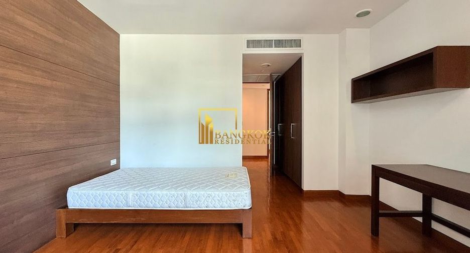 For rent 3 bedrooms apartment in Watthana, Bangkok