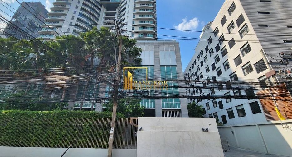 For rent 3 bedrooms apartment in Watthana, Bangkok