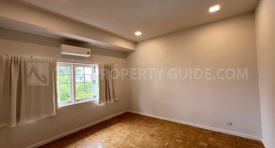 For rent 4 bedrooms townhouse in Watthana, Bangkok