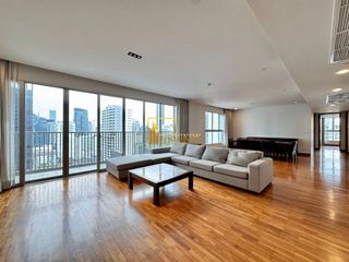 For rent 4 bedrooms apartment in Watthana, Bangkok