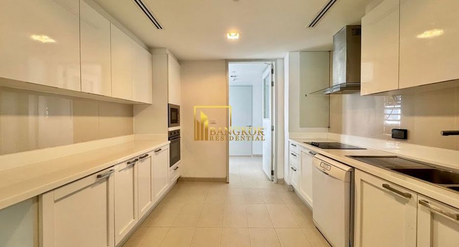 For rent 4 bedrooms apartment in Watthana, Bangkok