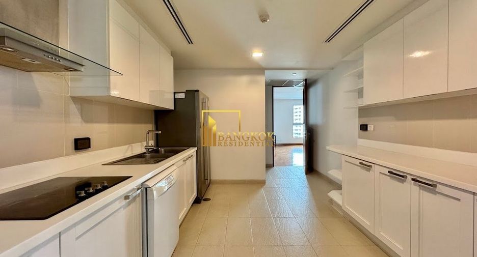 For rent 4 bedrooms apartment in Watthana, Bangkok