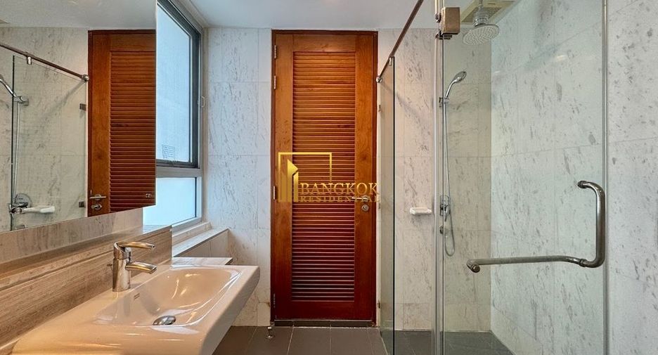 For rent 4 bedrooms apartment in Watthana, Bangkok