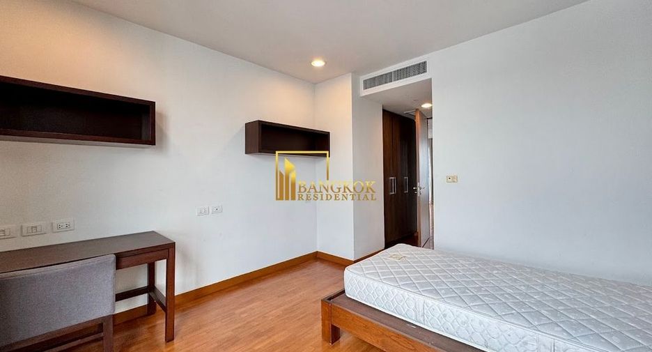 For rent 4 bedrooms apartment in Watthana, Bangkok
