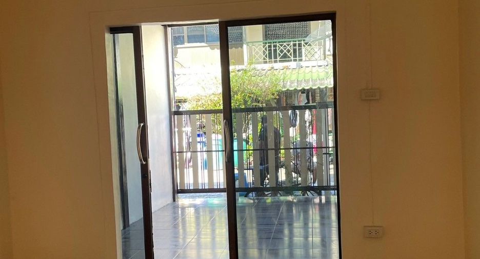 For sale 3 bedrooms townhouse in Mueang Samut Prakan, Samut Prakan