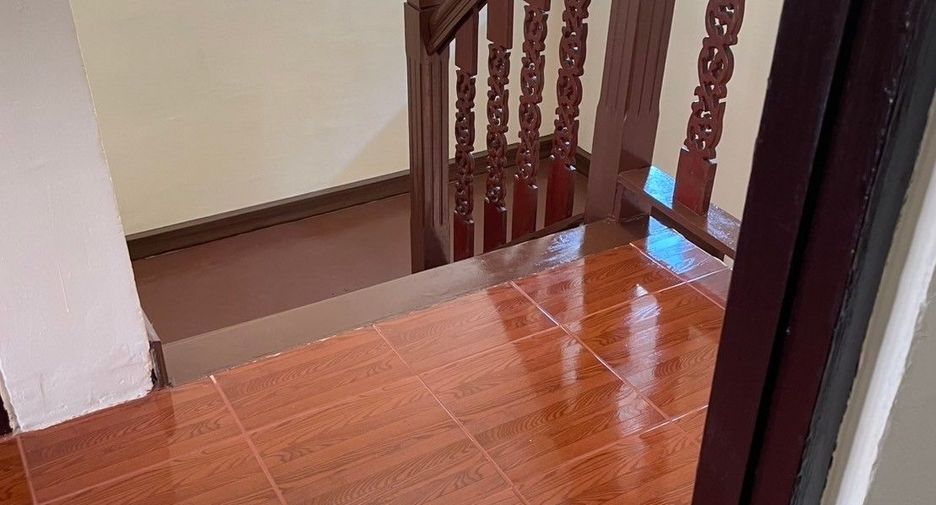 For sale 3 bedrooms townhouse in Mueang Samut Prakan, Samut Prakan