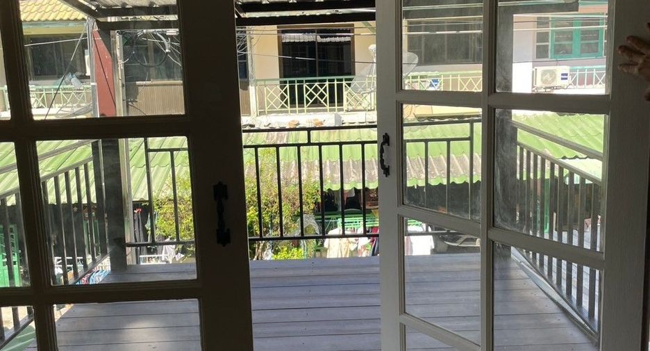 For sale 3 bedrooms townhouse in Mueang Samut Prakan, Samut Prakan