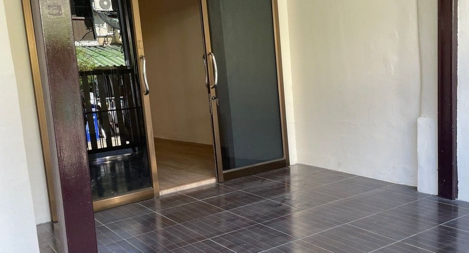 For sale 3 bedrooms townhouse in Mueang Samut Prakan, Samut Prakan