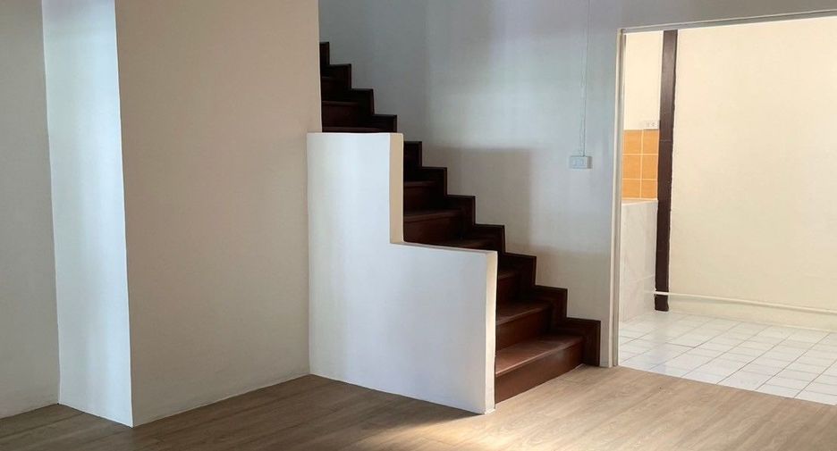 For sale 3 bedrooms townhouse in Mueang Samut Prakan, Samut Prakan