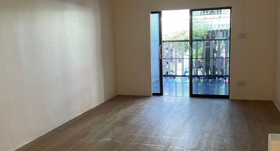 For sale 3 bedrooms townhouse in Mueang Samut Prakan, Samut Prakan