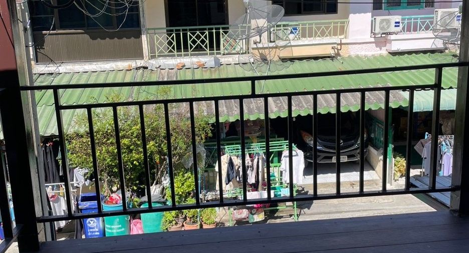 For sale 3 bedrooms townhouse in Mueang Samut Prakan, Samut Prakan