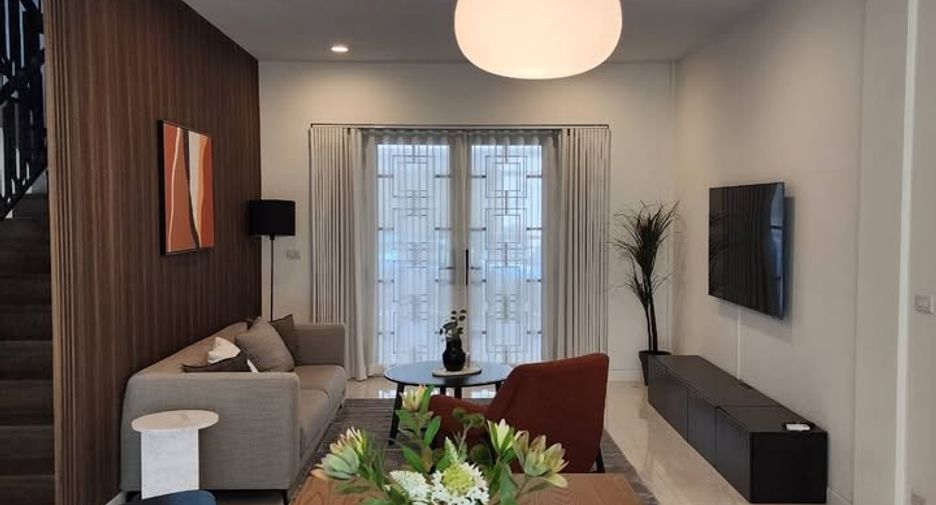 Reihenhaus zur Miete mit 3 Zimmer in Yan Nawa, Bangkok