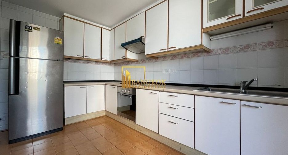 For rent 2 bedrooms apartment in Khlong Toei, Bangkok