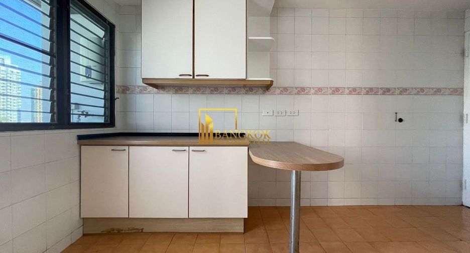 For rent 2 bedrooms apartment in Khlong Toei, Bangkok