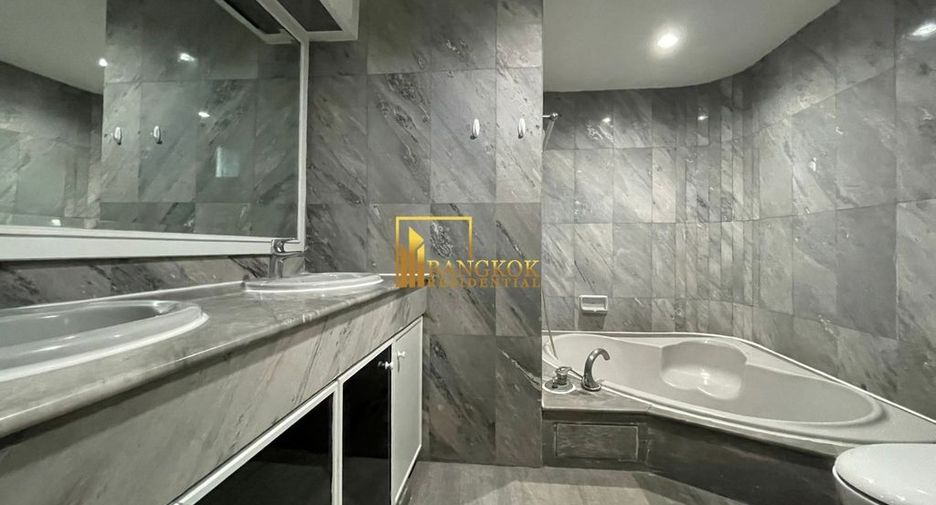 For rent 2 bedrooms apartment in Khlong Toei, Bangkok