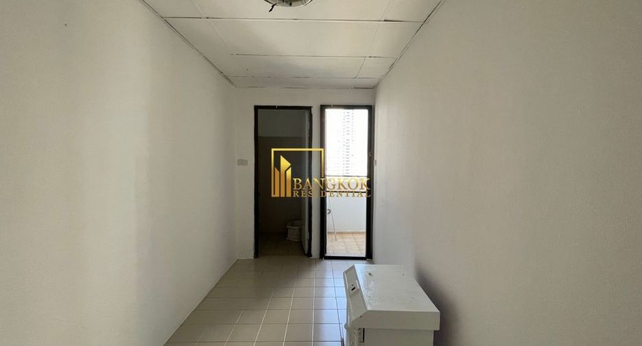 For rent 2 bedrooms apartment in Khlong Toei, Bangkok