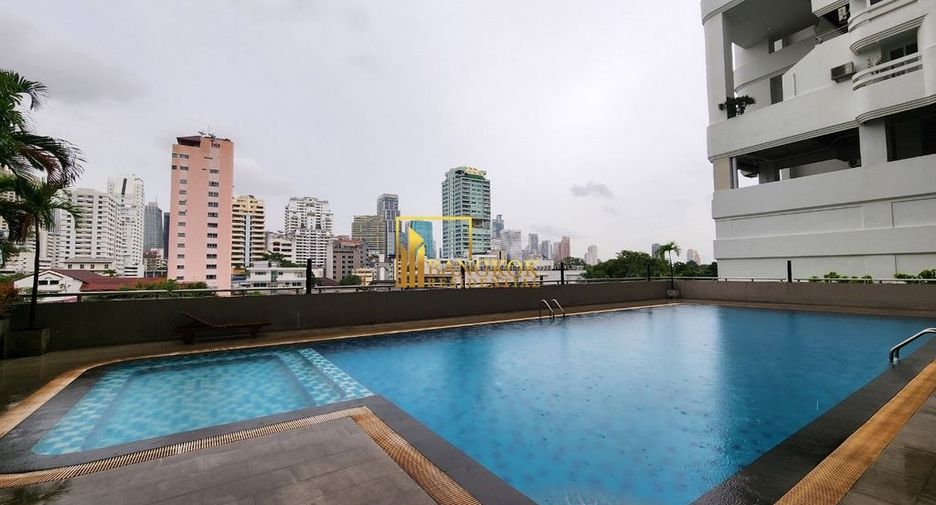 For rent 2 bedrooms apartment in Khlong Toei, Bangkok