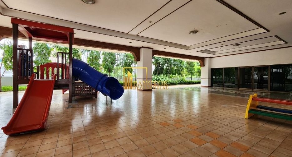 For rent 2 bedrooms apartment in Khlong Toei, Bangkok