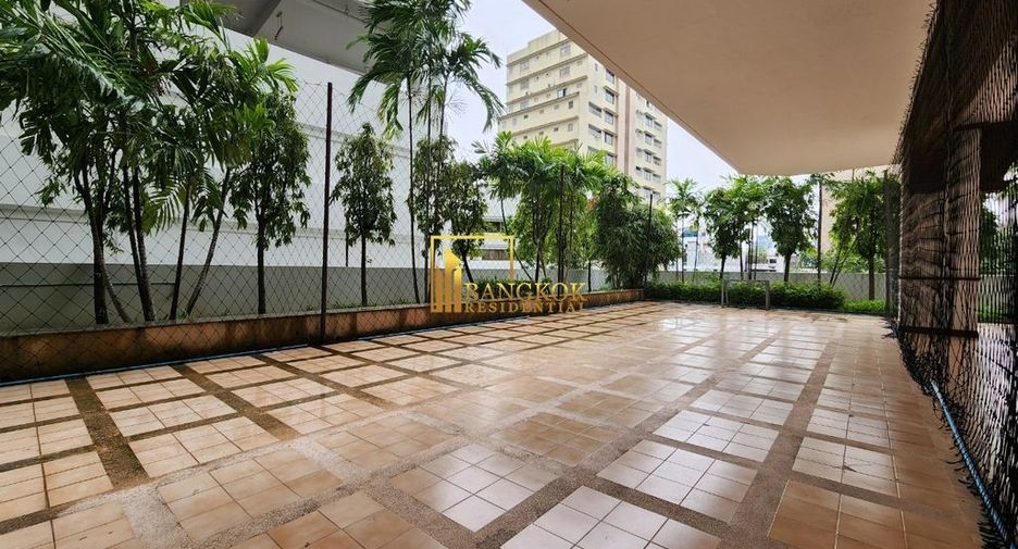 For rent 2 bedrooms apartment in Khlong Toei, Bangkok
