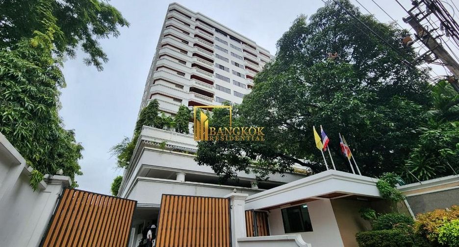 For rent 2 bedrooms apartment in Khlong Toei, Bangkok
