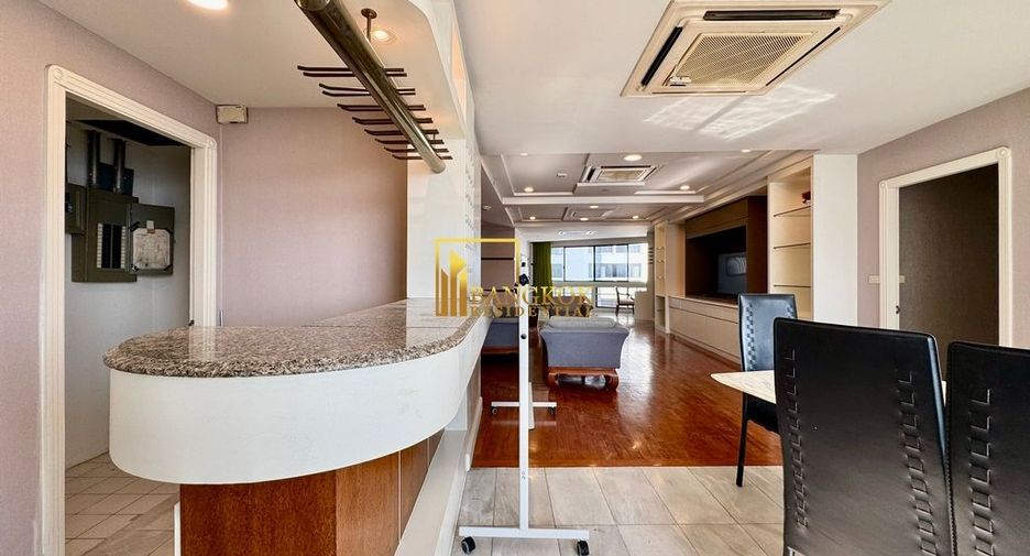 For rent 3 bedrooms condo in Khlong Toei, Bangkok