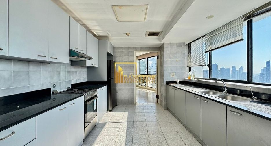 For rent 3 bedrooms condo in Khlong Toei, Bangkok