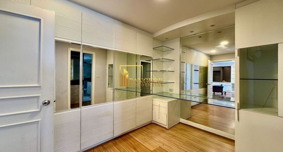 For rent 3 bedrooms condo in Khlong Toei, Bangkok