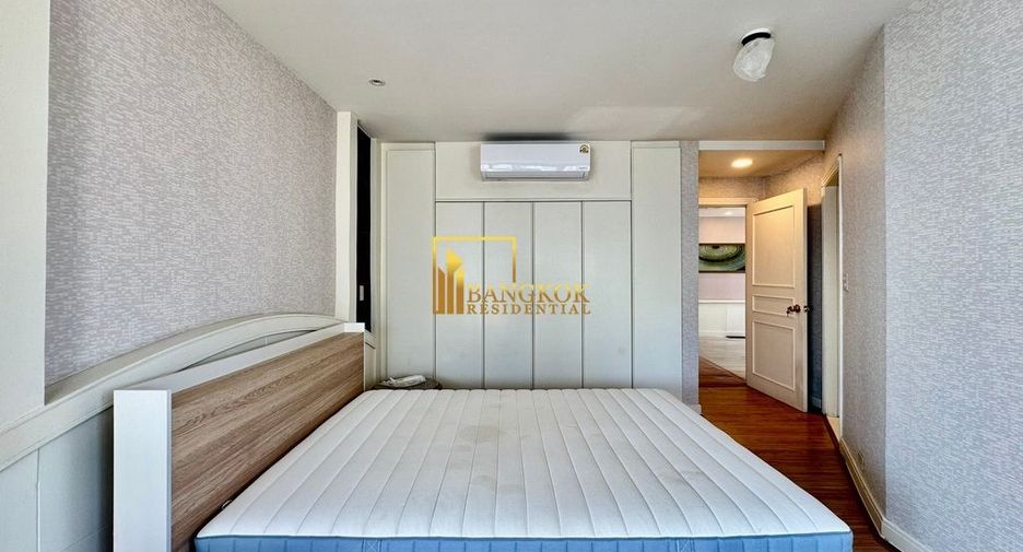 For rent 3 bedrooms condo in Khlong Toei, Bangkok