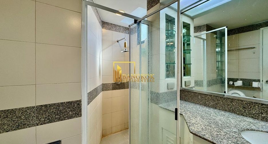 For rent 3 bedrooms condo in Khlong Toei, Bangkok