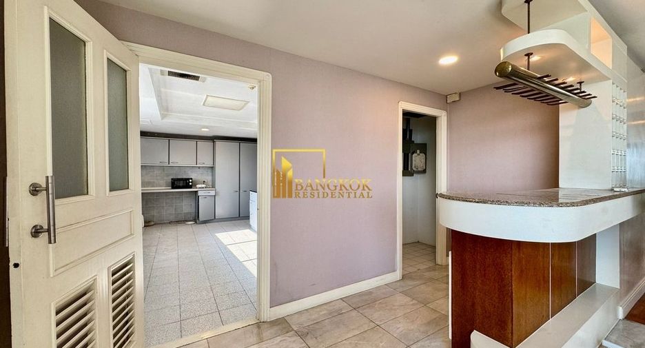 For rent 3 bedrooms condo in Khlong Toei, Bangkok