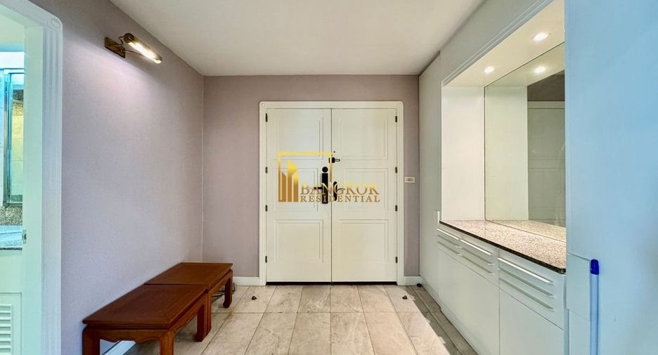 For rent 3 bedrooms condo in Khlong Toei, Bangkok