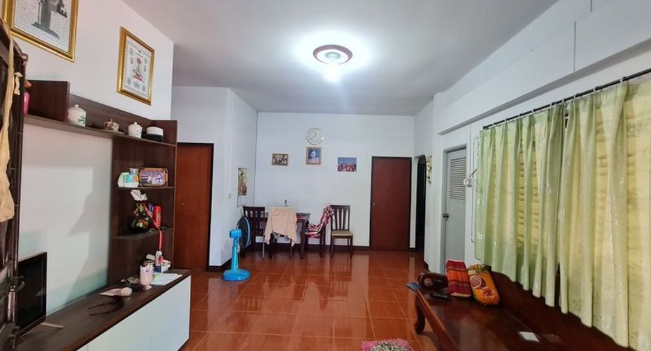 For sale 3 bedrooms house in Mueang Nakhon Ratchasima, Nakhon Ratchasima