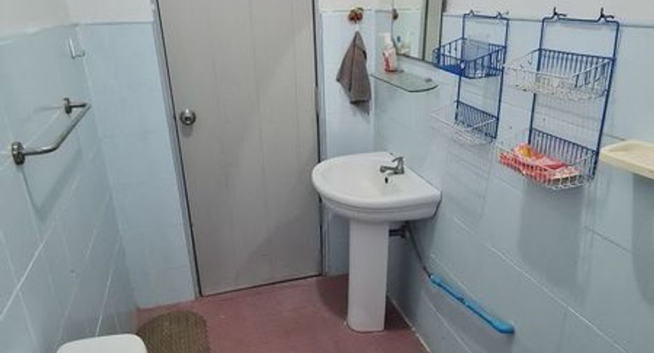 For sale 3 bedrooms house in Mueang Nakhon Ratchasima, Nakhon Ratchasima