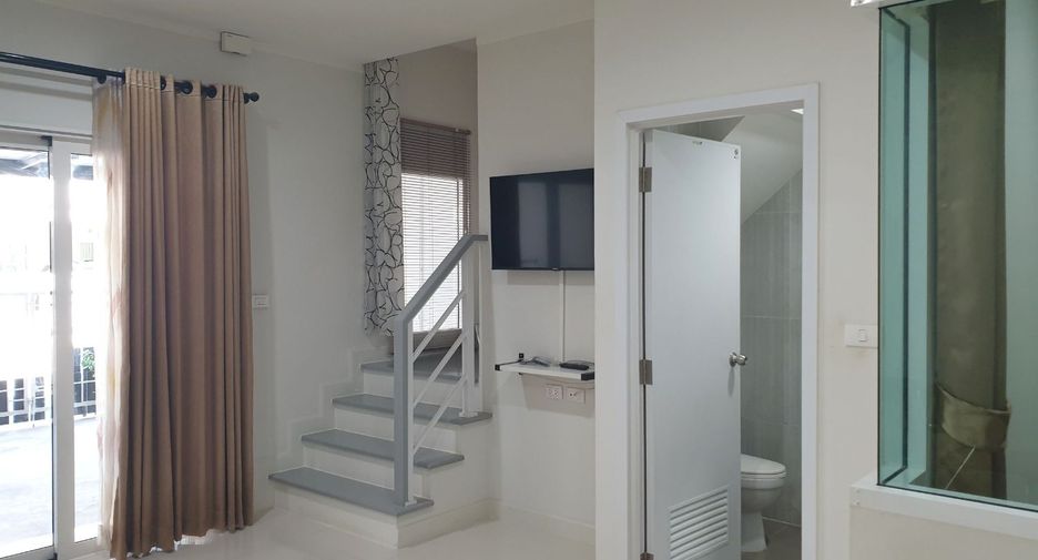 For sale 4 bedrooms townhouse in Mueang Samut Sakhon, Samut Sakhon