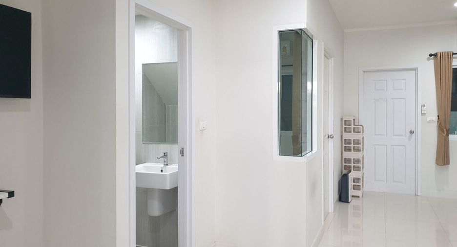 For sale 4 bedrooms townhouse in Mueang Samut Sakhon, Samut Sakhon
